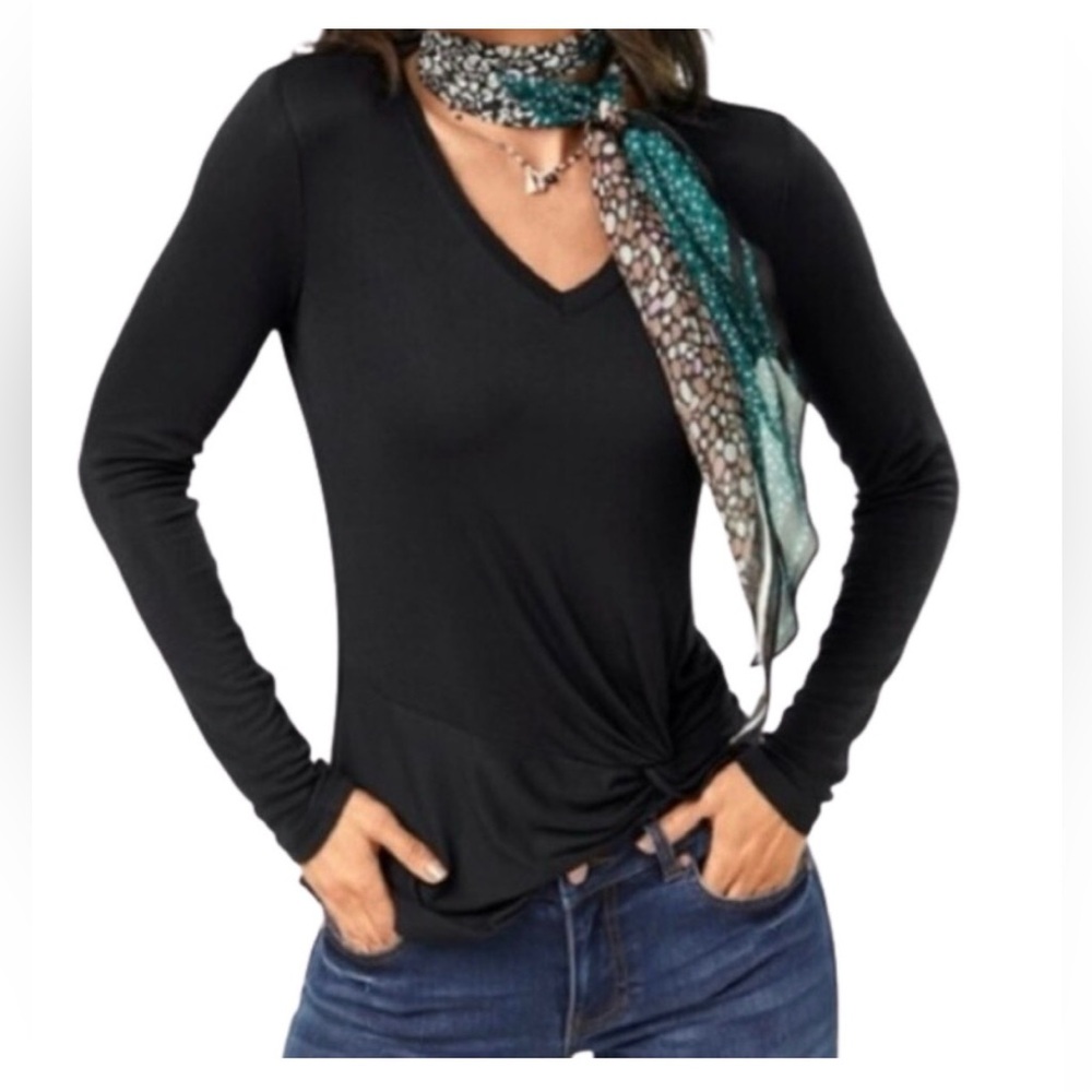 CAbi #3801 Reveal Twist Bottom Black V Neck Knit Tee Shirt Size M - Picture 4 of 7